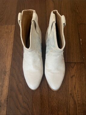 Soda Cream Suede Pointed Toe Ankle Booties